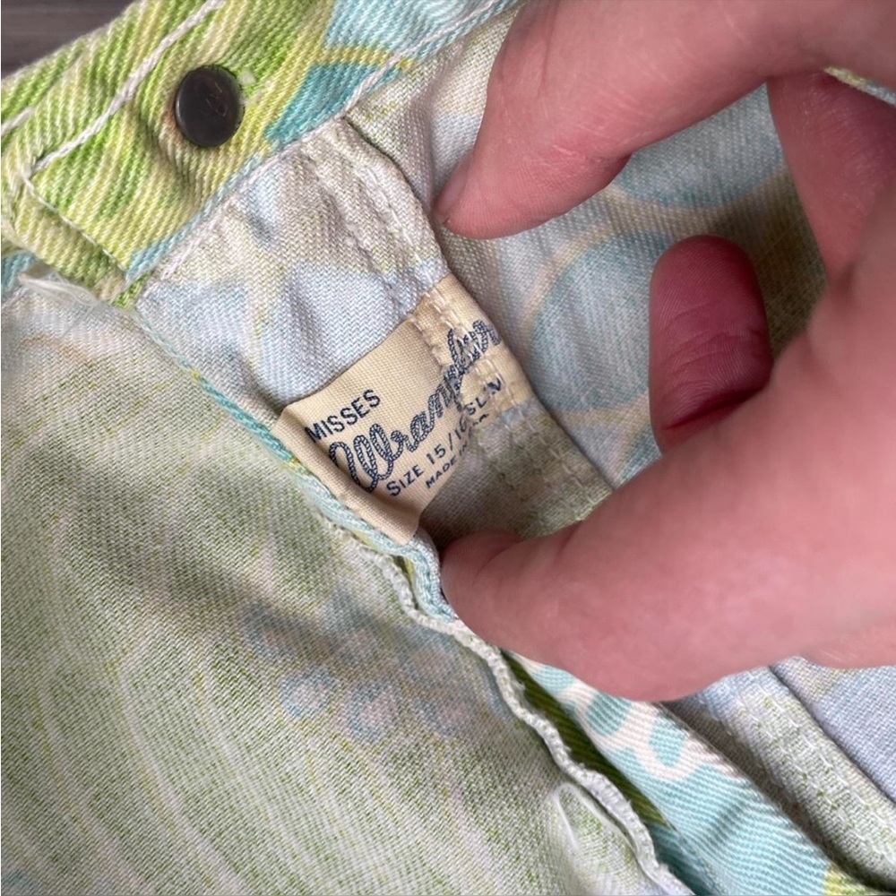 Vintage 70s floral print wrangler jean shorts mini shorts 29” waist blue green - Picture 6 of 7